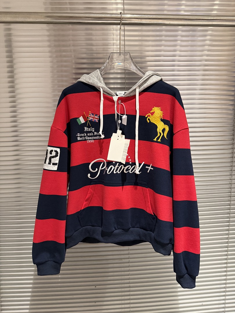 هودي مخطط بتصميم عصري من ماركة - مراجعة Streetwear Brand Vintage وسعره